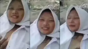 Bokep SMA Lugu Ditarik Kekasih Main Di Area Sungai poster